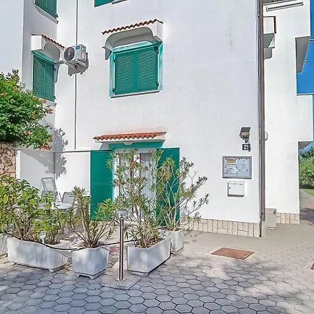 100 Meter Bis Zum Apartment *